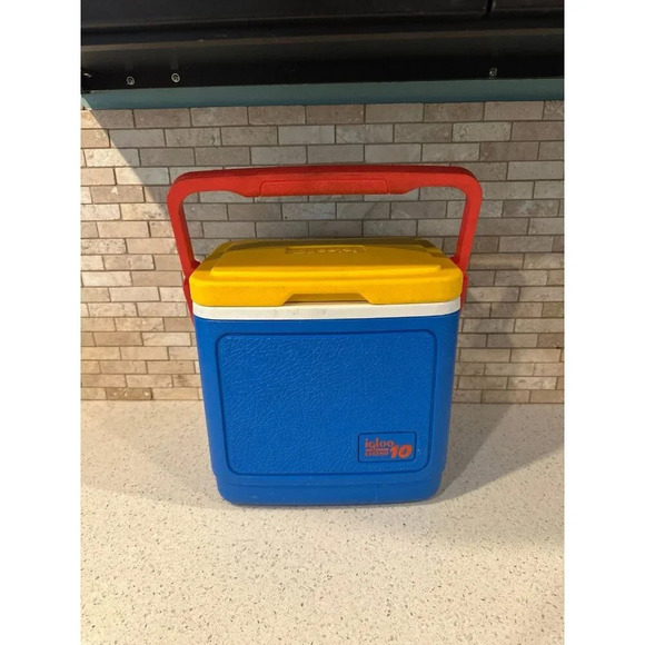 1980s Igloo Legend 10 Ice Chest Cooler Beach Blue Yellow Lid Red handle Retro US - Picture 1 of 4